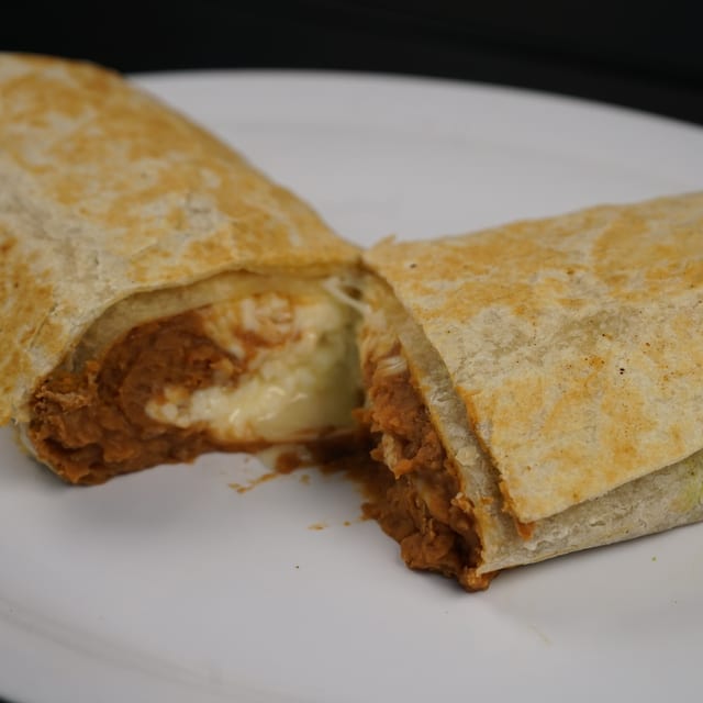 Burrito de Frijoles con Queso.