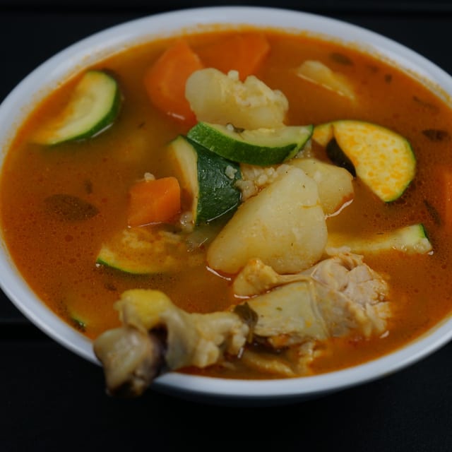 Caldo de Pollo.